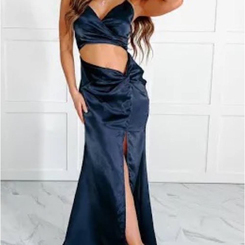Twist cut-out dress with slit